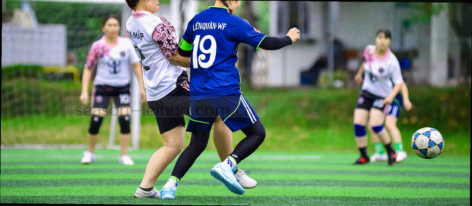 常规赛、季后赛、总决赛三阶段横向条形与热力色阶信息图，数值使用等宽字体标注